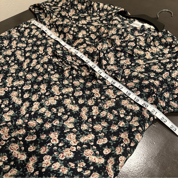 Vintage Floral Print Blouse with Ruffle Cascade Collar, Ruffle Sleeves, Large - Picture 3 of 8